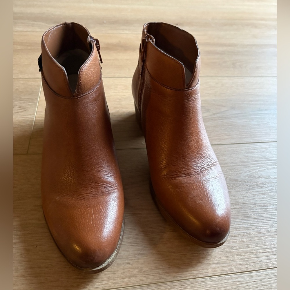 Naturalizer size 8 Brown Leather Ankle Boots